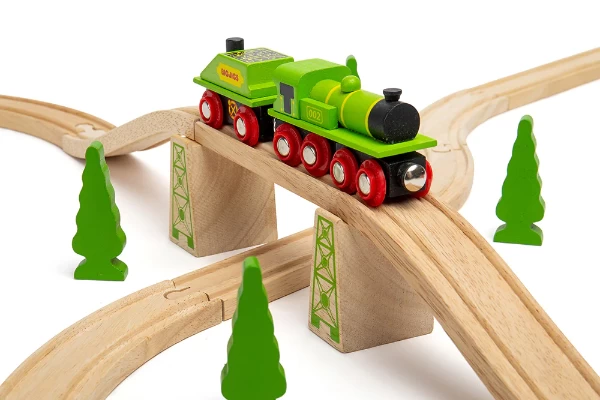 Groene locomotief met bijpassende tender