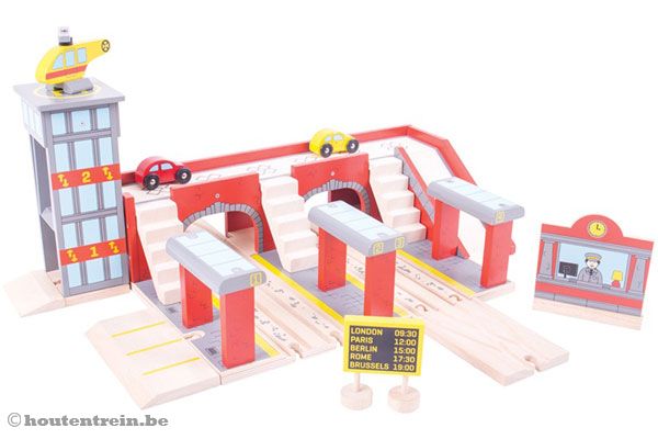 Met o.a. een helikopterplatform, diverse stukken rails en een loket.