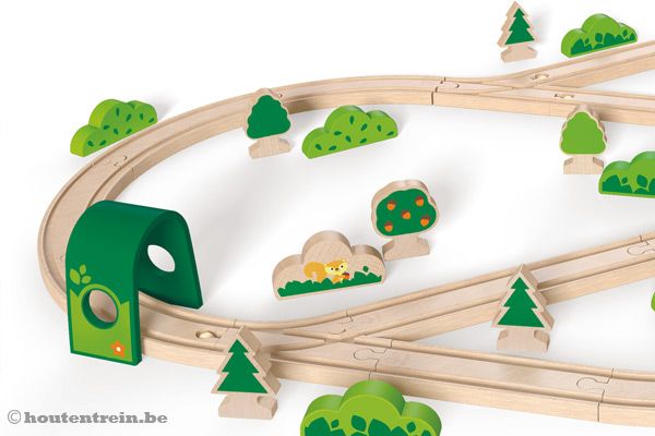 Inclusief locomotief, wagonnetjes, bomen en struiken.
